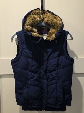 American Eagle Women’s Size XS Navy Furry Lined Hood Puffer Vest Y2K Cabincore